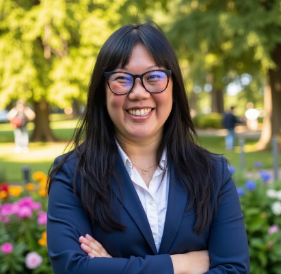 julie lo headshot 1 - Julie Lo